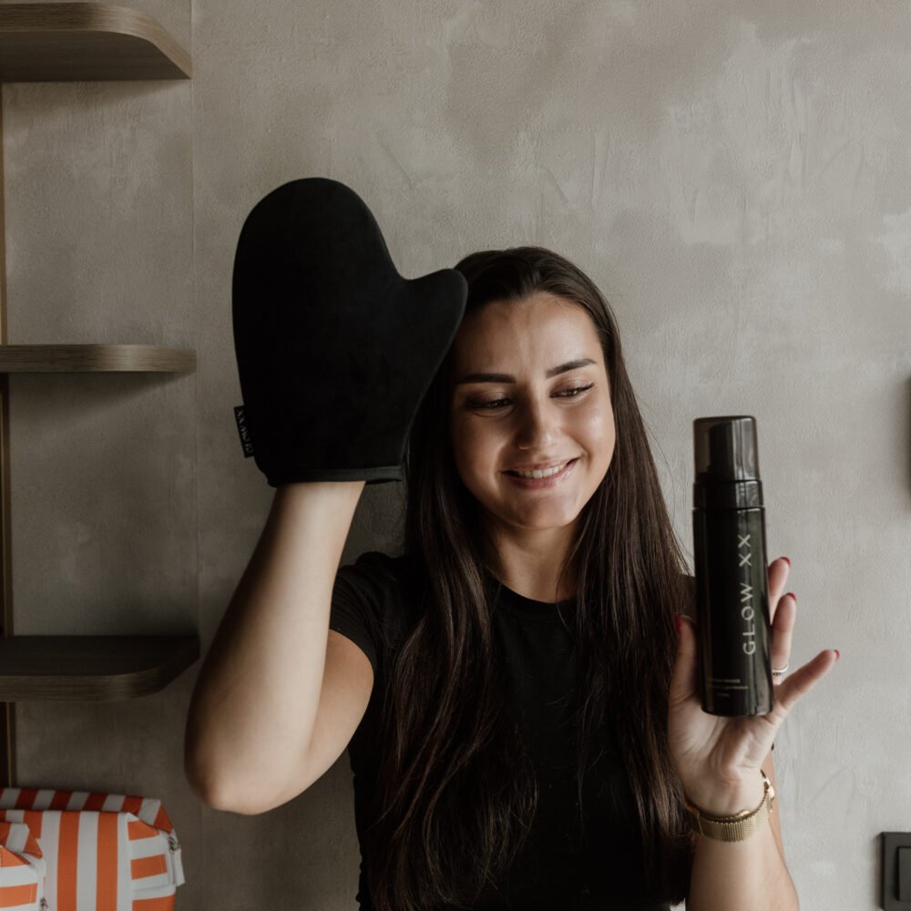 Alternative view of GlowXX Mousse Medium-Dark